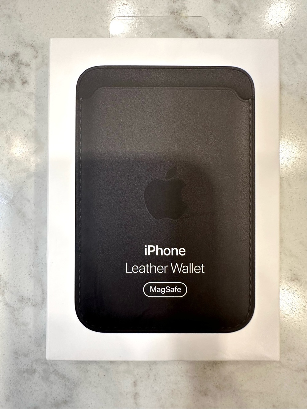 Apple iPhone Leather Wallet with MagSafe - Black